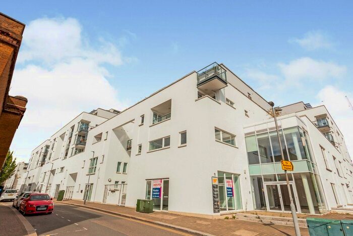 2 Bedroom Flat To Rent In Point Pleasant, London, SW18