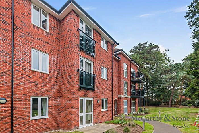 1 Bedroom Flat For Sale In Chestnut Court, Martongate, Bridlington, YO16