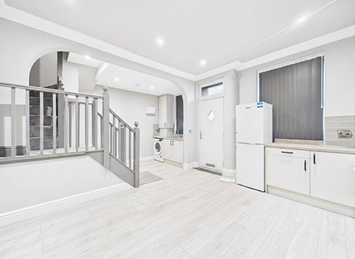 2 Bedroom Terraced House To Rent In Recreation Place, Leeds, LS11