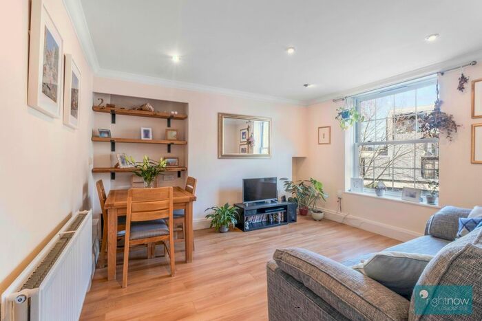2 Bedroom Flat To Rent In Bramwell House, London, SE1