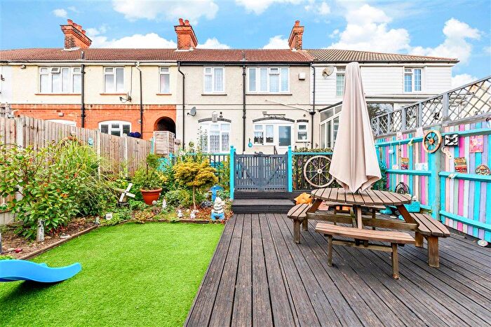 3 Bedroom End Terrace House For Sale In Buller Road, Chatham, Kent, ME4