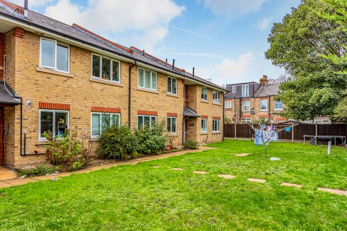 2 Bedroom Flat To Rent In Ashville Road, London, E11