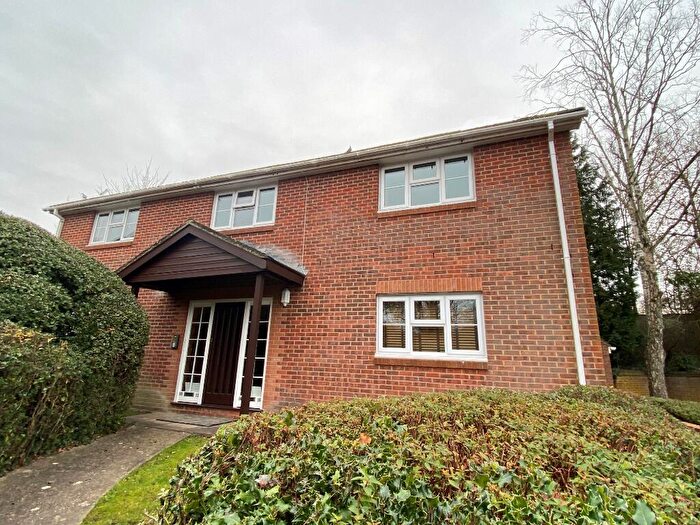 1 Bedroom Flat For Sale In Longacre Rise, Chineham, Basingstoke, RG24