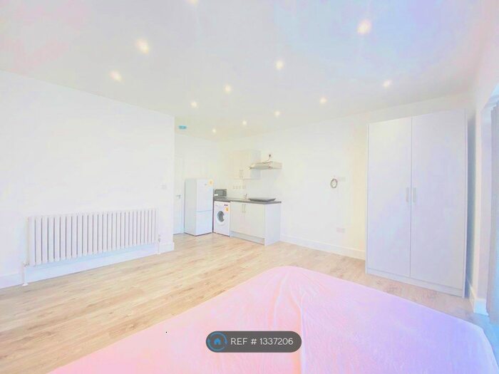 Studio To Rent In Middlesex, Pinner, HA5