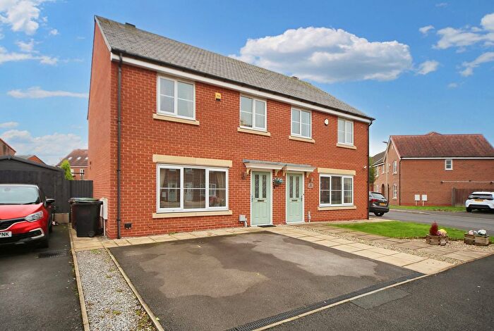 3 Bedroom Semi-detached House For Sale In Fielders Close, Wigan, WN3