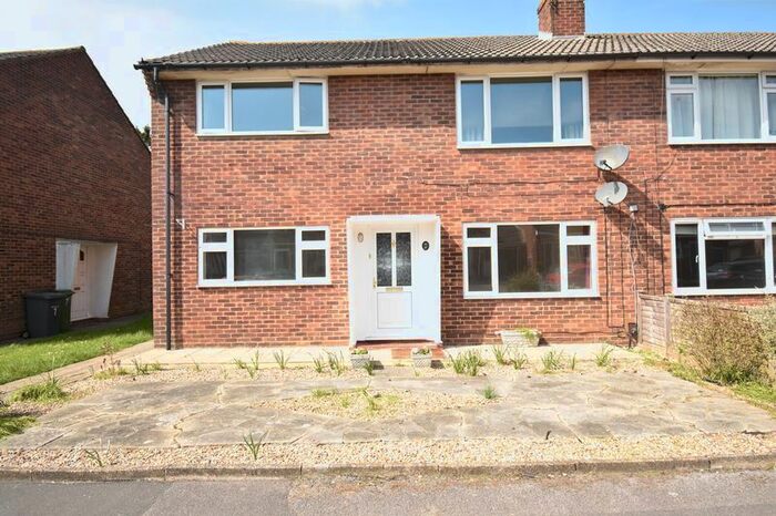 2 Bedroom Flat To Rent In Halliday Close, Basingstoke RG21