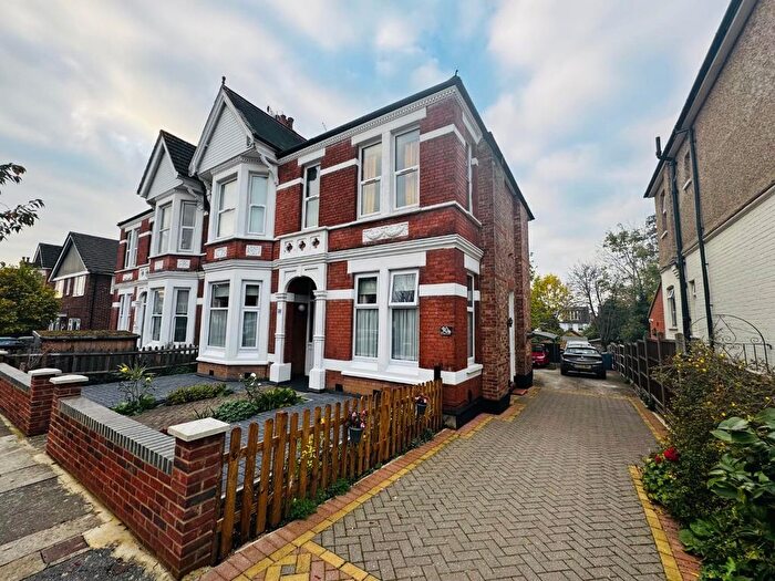 2 Bedroom Flat To Rent In Cunningham Park, Harrow, HA1