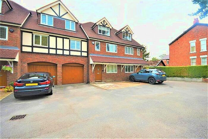 6 Bedroom Mews House To Rent In Bramhall Lane South, Bramhall, Stockport, SK7