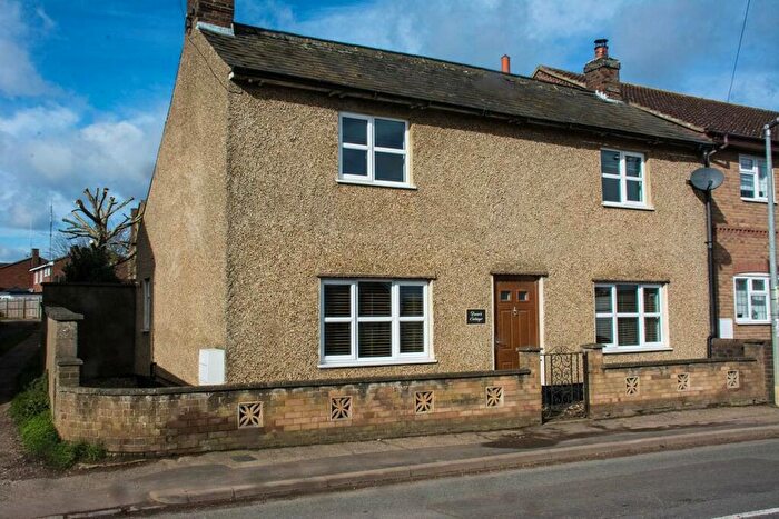 2 Bedroom Detached House To Rent In Biggleswade Road, Potton, SG19