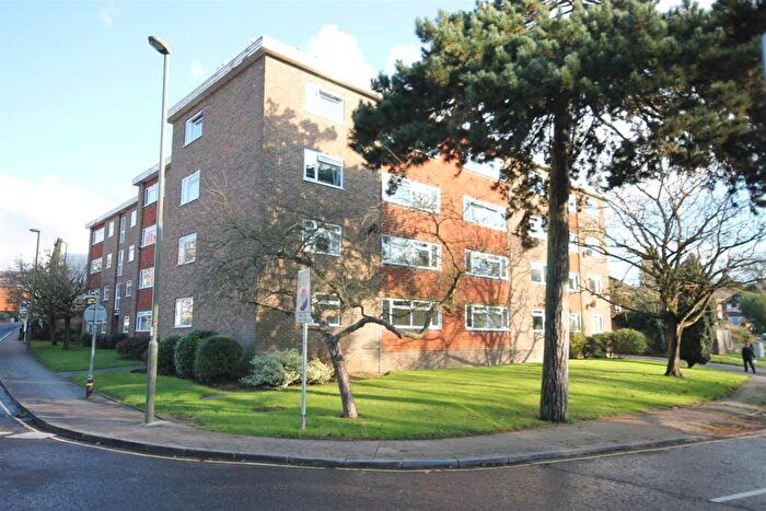 2 Bedroom Apartment To Rent In Bridge Street, Leatherhead, KT22