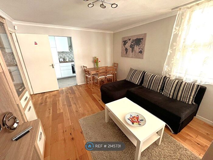 2 Bedroom Flat To Rent In Riverside Close, London, W7