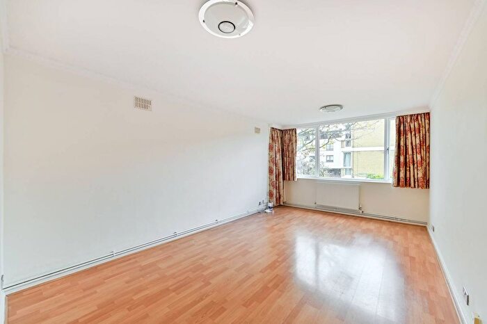 3 Bedroom Flat To Rent In Sheendale Road, Richmond, TW9