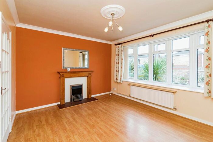 2 Bedroom Detached Bungalow For Sale In Hadleigh Drive, Lowestoft, NR32