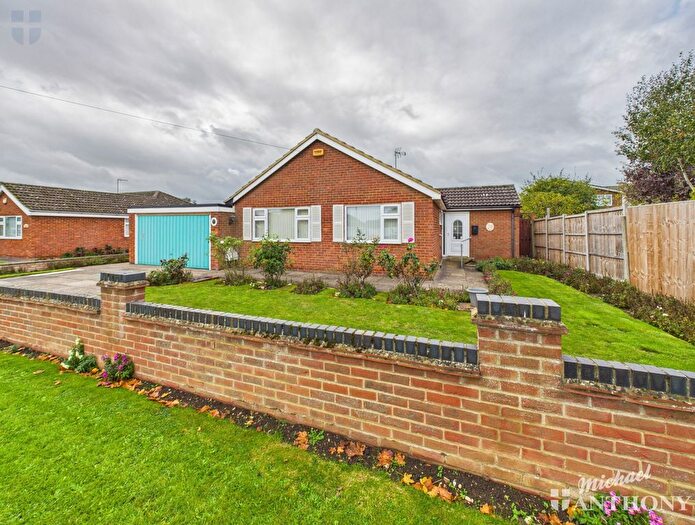 3 Bedroom Detached Bungalow For Sale In Corfe Close, Aylesbury, HP21