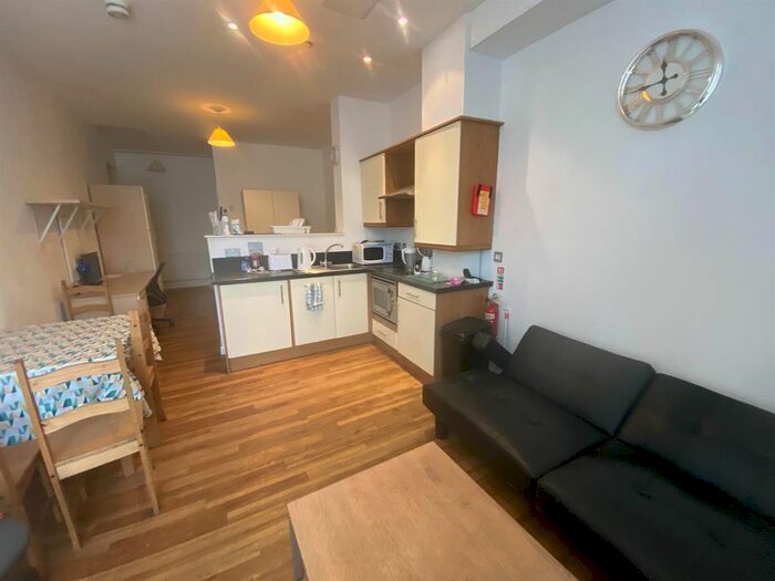 Studio To Rent In Apartment, Portland House, - The Kingsway, Swansea, SA1
