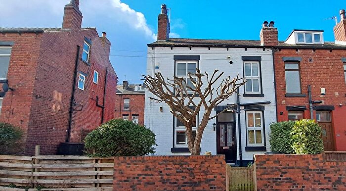 2 Bedroom End Of Terrace House To Rent In Woodville Place, Horsforth, Leeds, West Yorkshire, Uk, LS18