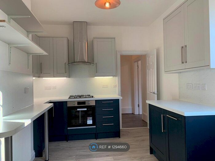 1 Bedroom Flat To Rent In Brackley Road, Chiswick W4