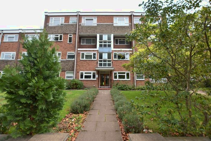 2 Bedroom Flat To Rent In Lovelace Road, Surbiton, KT6