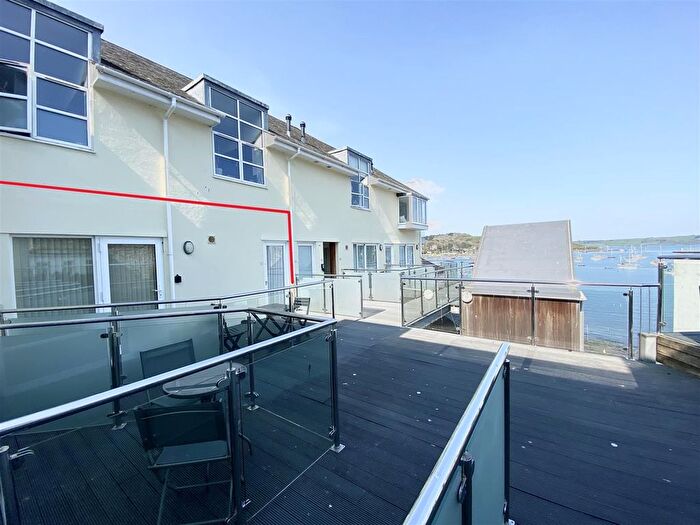 1 Bedroom Flat For Sale In Prince Of Wales Pier, Falmouth, TR11