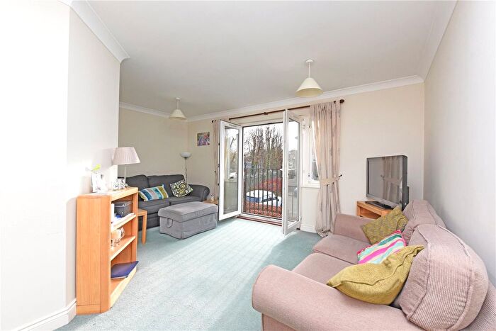 1 Bedroom Flat To Rent In Clockhouse Place, London, SW15