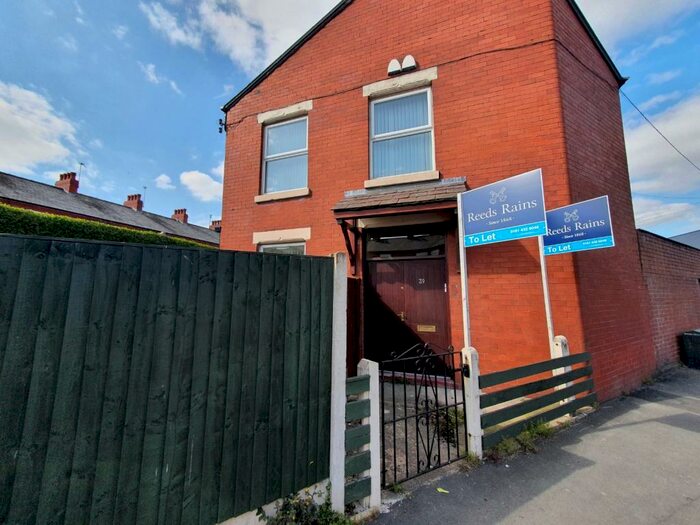 2 Bedroom Apartment To Rent In Williamson Street, Stockport, Greater Manchester, SK5