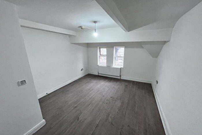 2 Bedroom Flat To Rent In Albert Road, Manchester, M19