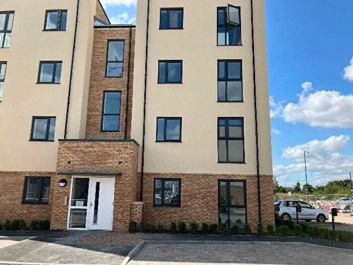 2 Bedroom Flat To Rent In Farmingdale Close, Berryfields Aylesbury, Aylesbury, HP18