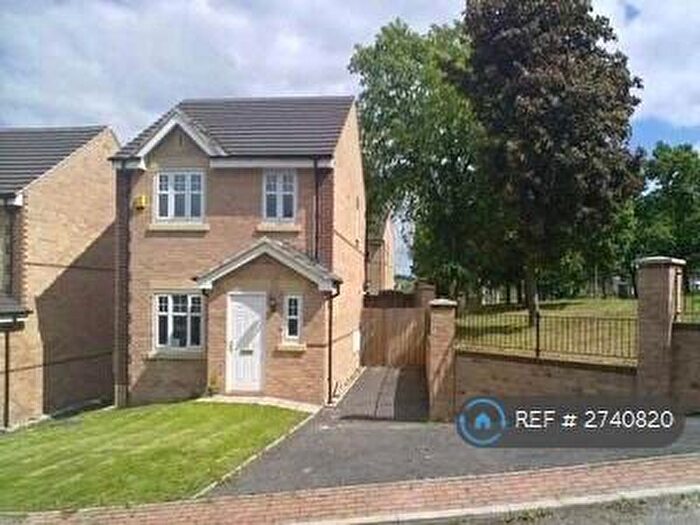 3 Bedroom Detached House To Rent In Rosedale Fold, Bradford, BD10