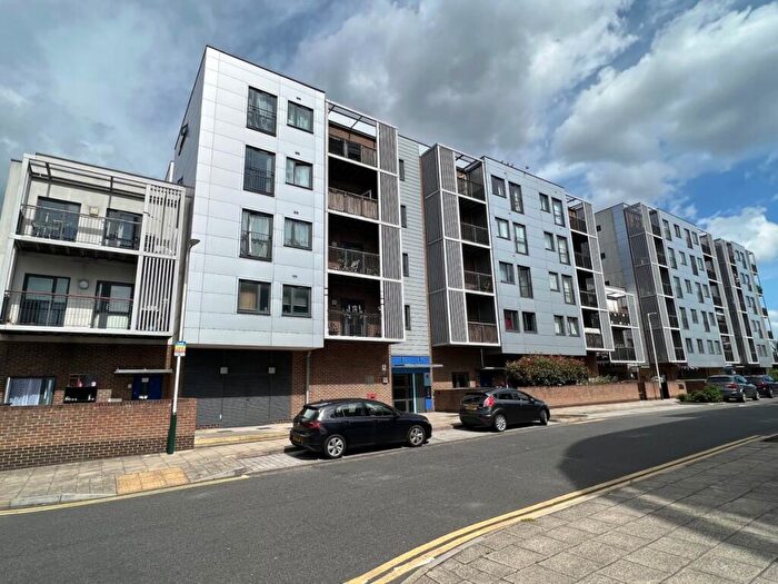 2 Bedroom Flat To Rent In Lower Mardyke Avenue, RM13