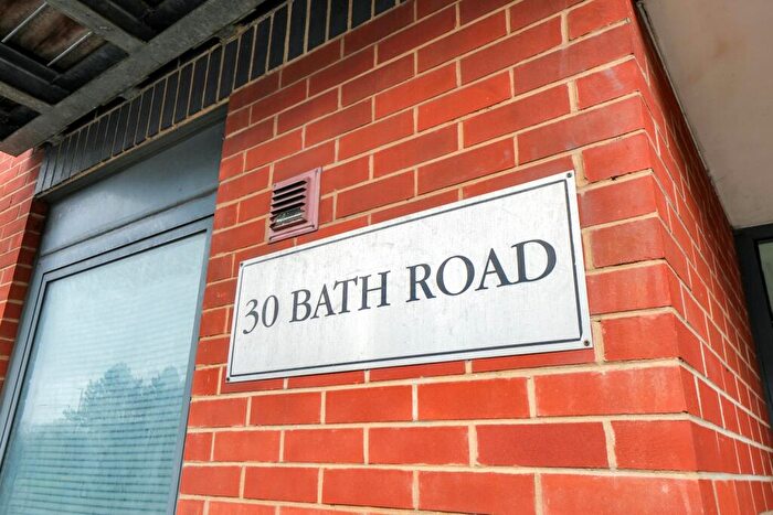 1 Bedroom Apartment For Sale In Bath Road, Slough, SL1