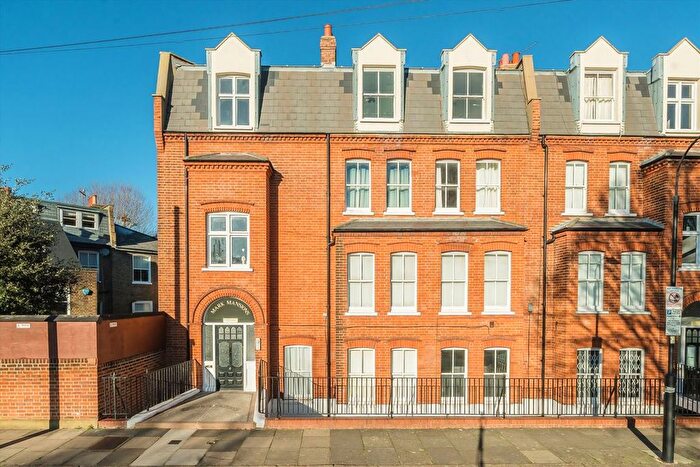 2 Bedroom Flat To Rent In Westville Road, Shepherds Bush, W12