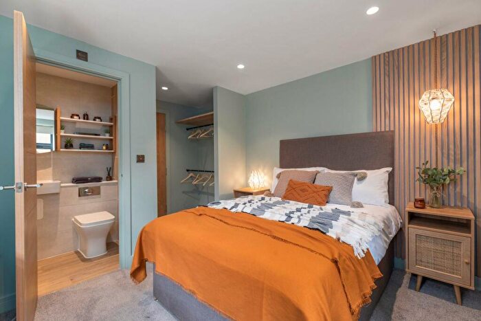 2 Bedroom Apartment To Rent In Yarborough Road - Bedroom En Suite Apt - /, LN1