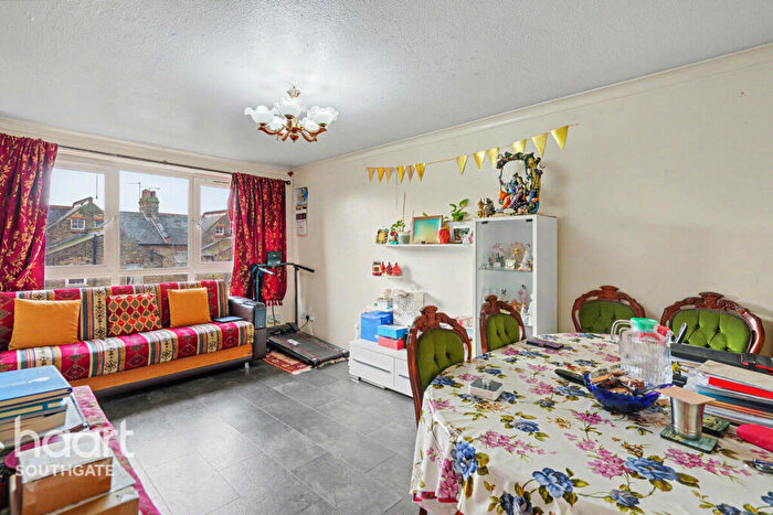 1 Bedroom Apartment For Sale In The Sandlings, London, N22