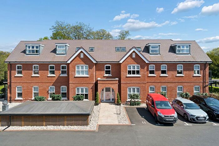 2 Bedroom Flat For Sale In Evreham Road, Iver, SL0