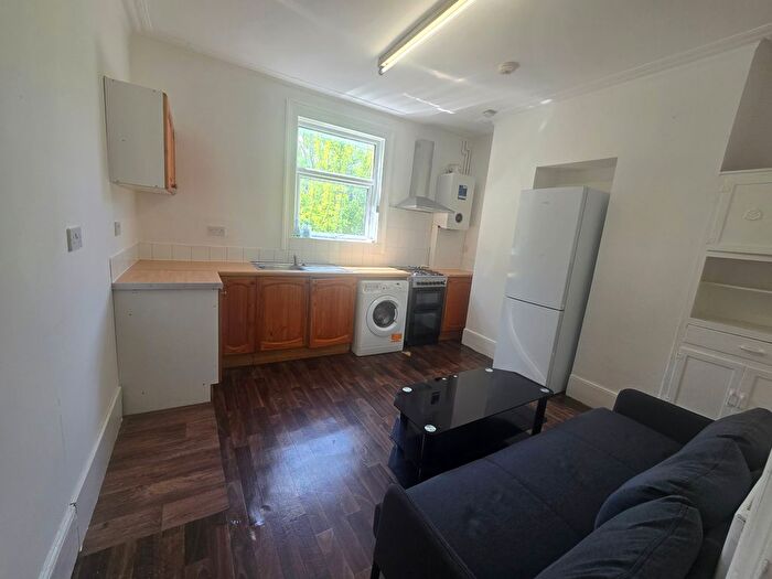 3 Bedroom Flat To Rent In Lower Addiscombe Road, Croydon, CR0