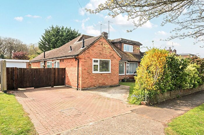 2 Bedroom Semi-Detached Bungalow For Sale In Daux Avenue, Billingshurst, RH14