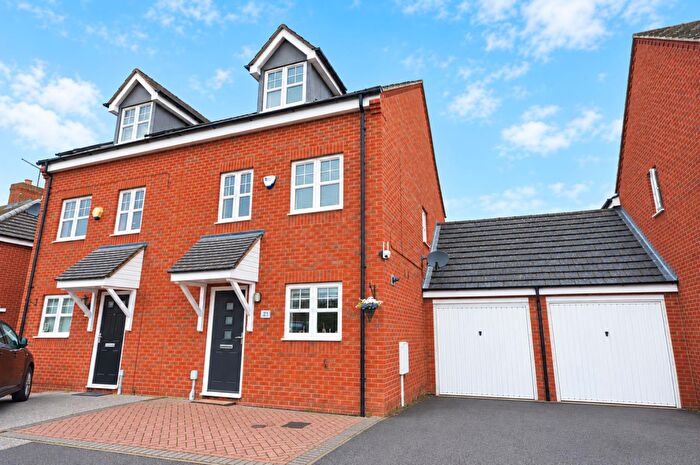 3 Bedroom Semi-Detached House For Sale In Shoemakers Close, Earls Barton, NN6