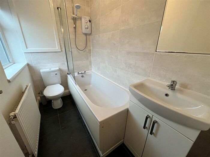 1 Bedroom Flat To Rent In Sandy Grove, Salford, M6