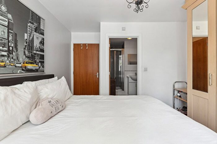 2 Bedroom Flat To Rent In Aragon Place, Aragon Road, Morden, Surrey, SM4