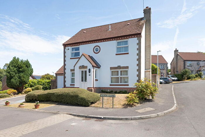 4 Bedroom Detached House For Sale In Saxon Close, Market Lavington, SN10