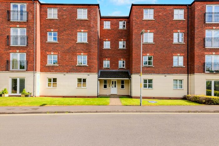2 Bedroom Flat To Rent In Ingles Drive, Worcester, WR2