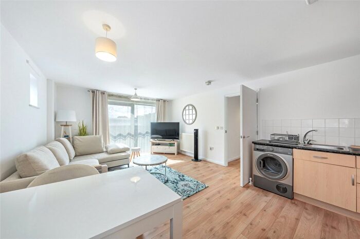 1 Bedroom Flat To Rent In Oaklands House, - Belsize Road, South Hampstead, London, NW6