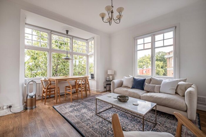 2 Bedroom Flat To Rent In The Hermitage, Richmond, TW10