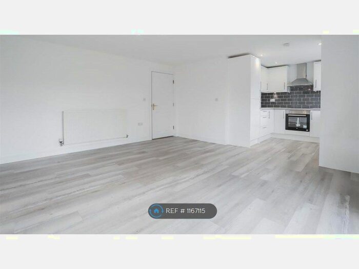 2 Bedroom Flat To Rent In Grasmere Drive, Bury, BL9