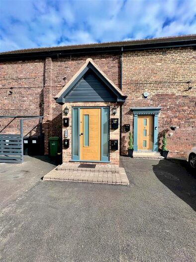 2 Bedroom Flat To Rent In High Street, Wordsley, Stourbridge, DY8