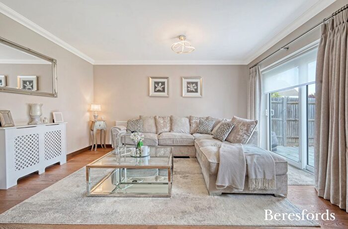 4 Bedroom Semi-Detached House For Sale In Elm Gardens, Mountnessing, CM15