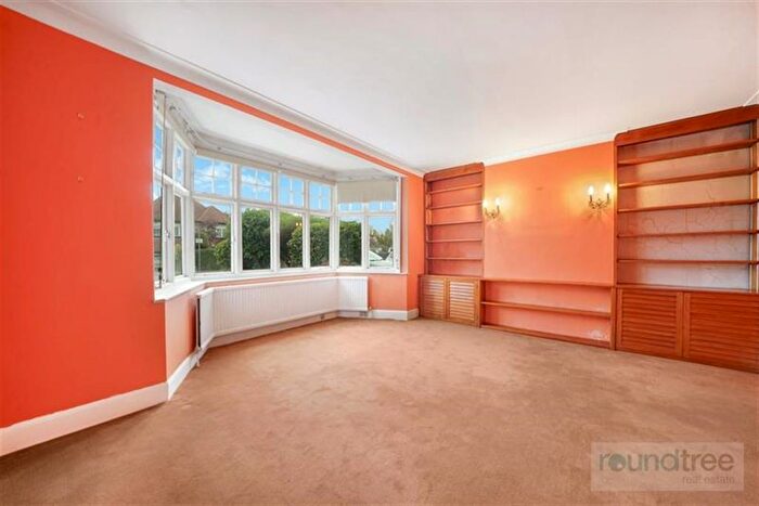 5 Bedroom Semi-Detached House For Sale In Allington Road, Hendon, NW4