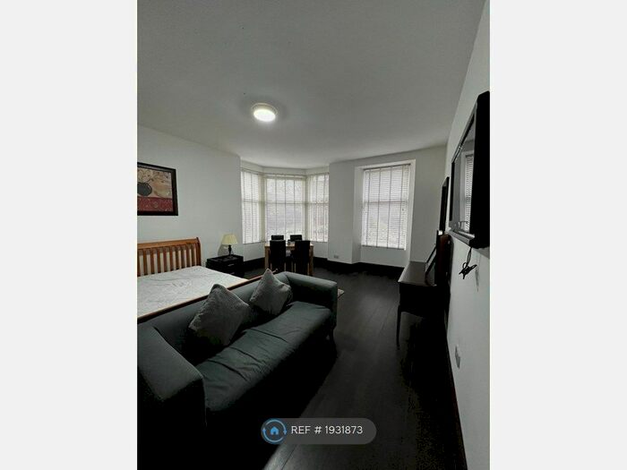 Studio To Rent In Paisley Road West, Glasgow, G51