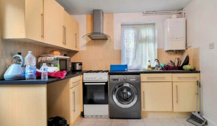 3 Bedroom Terraced House For Sale In Nightingale Lane, Wellingborough, NN8