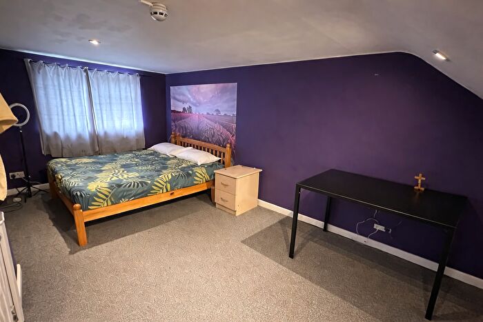 4 Bedroom End Terrace House To Rent In Chaucer Avenue, Hounslow, TW4